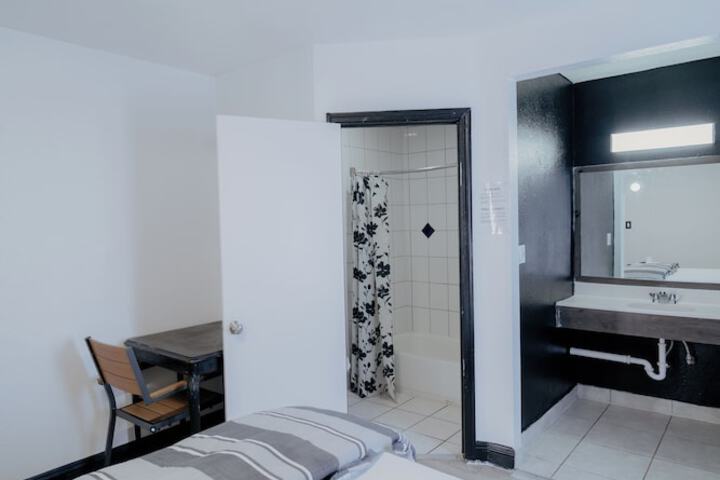 Clarendon Hotel