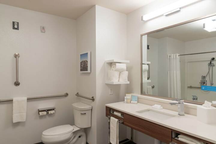 Room 30 of 46