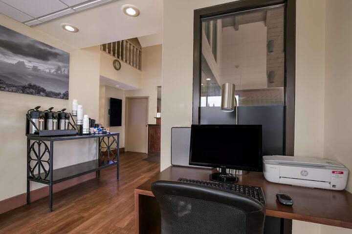 Business Center 25 of 26