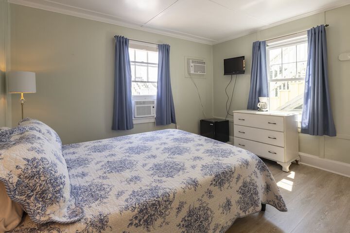 Room 228 of 309