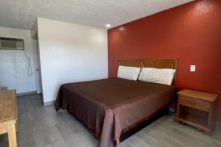 Room 6 of 8