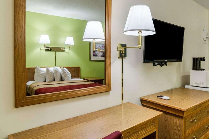 Room 17 of 32