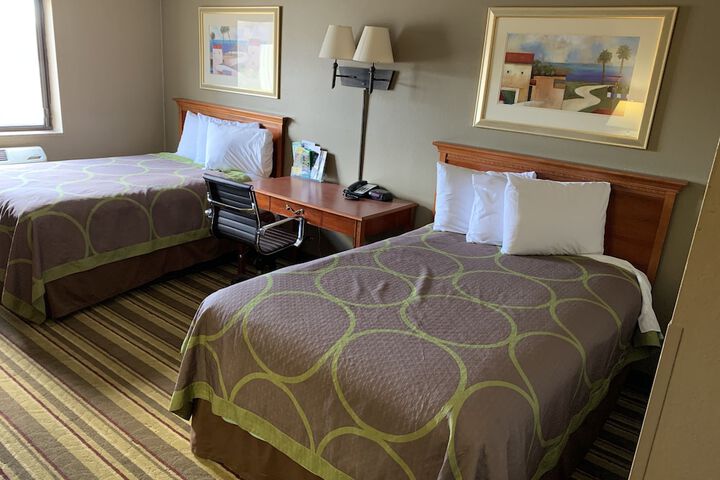 Super 8 by Wyndham Tilton / Lake Winnipesaukee