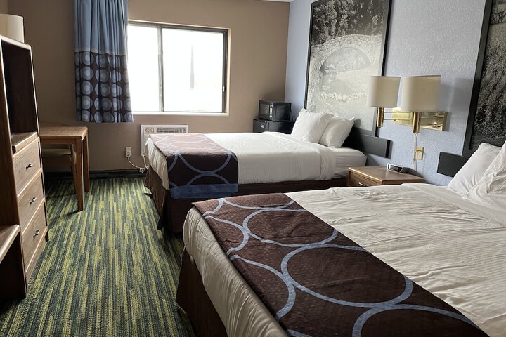 Room 4 of 9