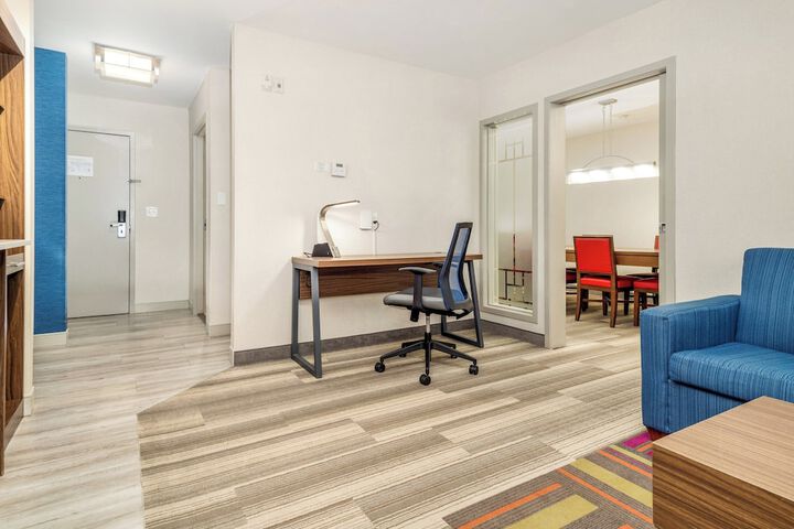 Room 103 of 348