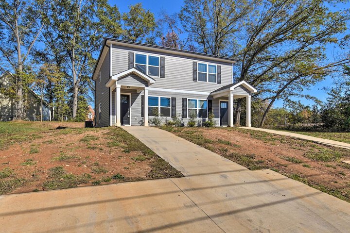 Greer Getaway w / Smart TV 1 Mi to Dtwn!