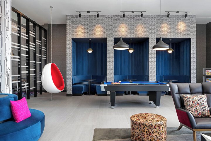 Lounge 28 of 28