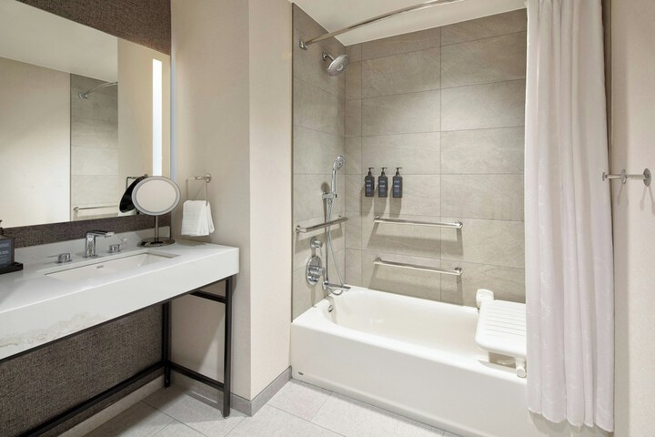 Sheraton Fort Worth Downtown Hotel