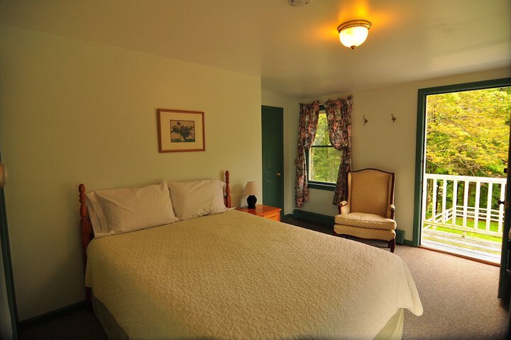 RiverWood Inn