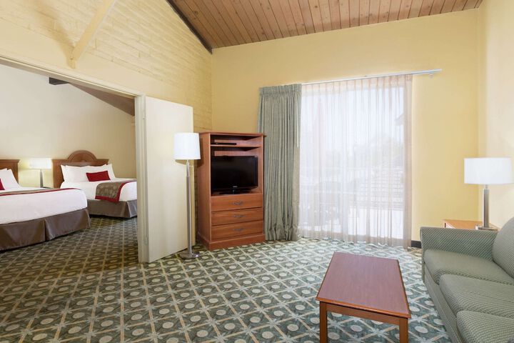 Room 40 of 52