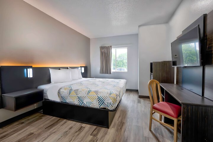 Room 14 of 25