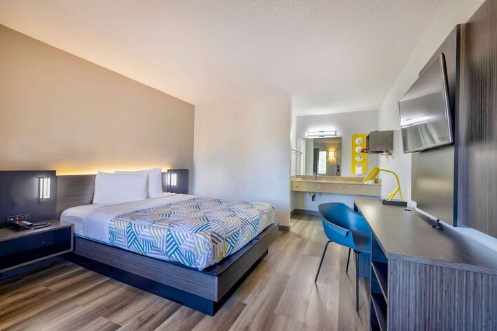 Room 14 of 25