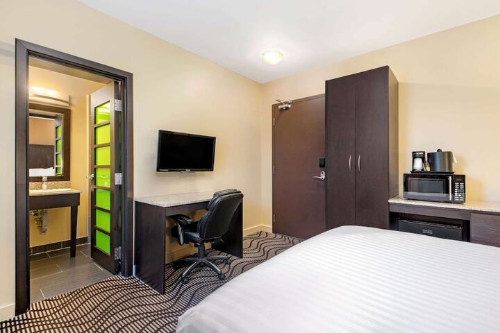 Room 8 of 31