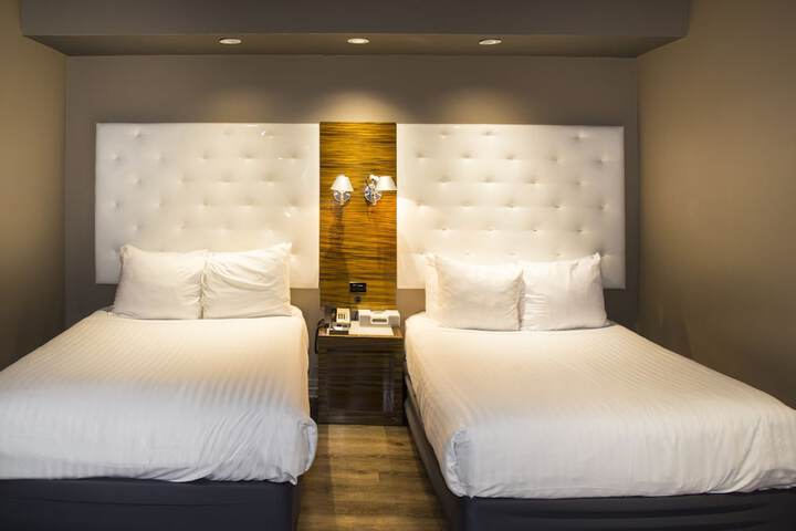 Room 32 of 53