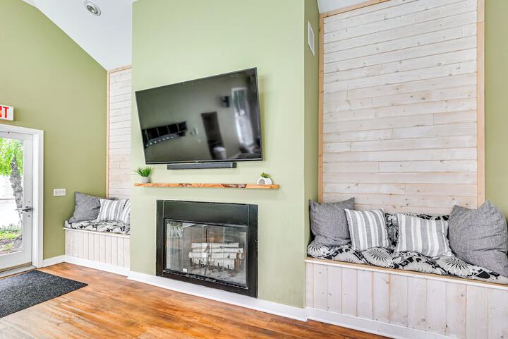 1 Mi to Mohegan Sun: Studio w / Pool Access