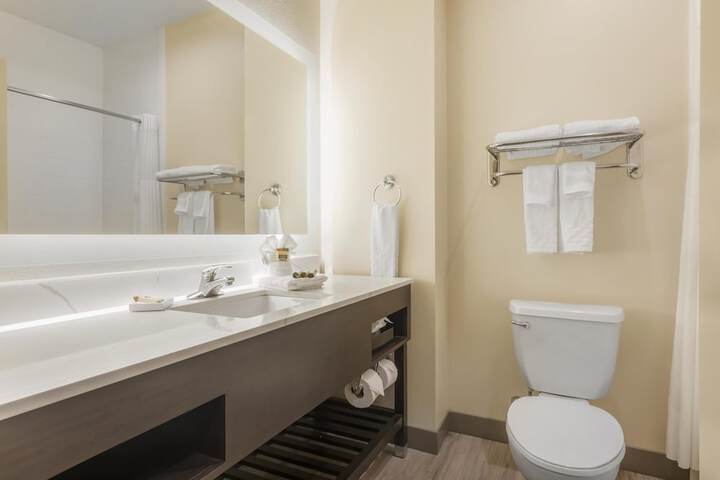 Best Western Plus Monica Royale Inn & Suites