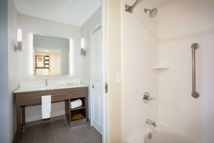 Room 15 of 34