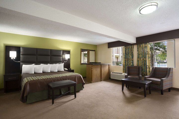 Room 9 of 14
