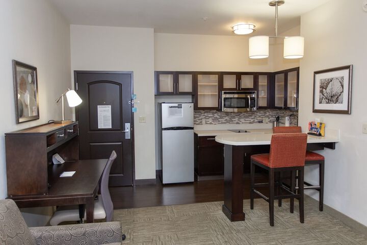 Staybridge Suites Bowling Green by IHG