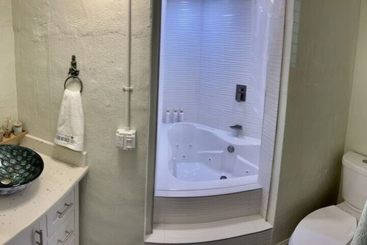Room 25 of 33