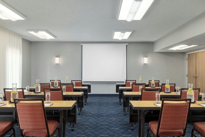 Courtyard by Marriott Dallas-Fort Worth / Bedford