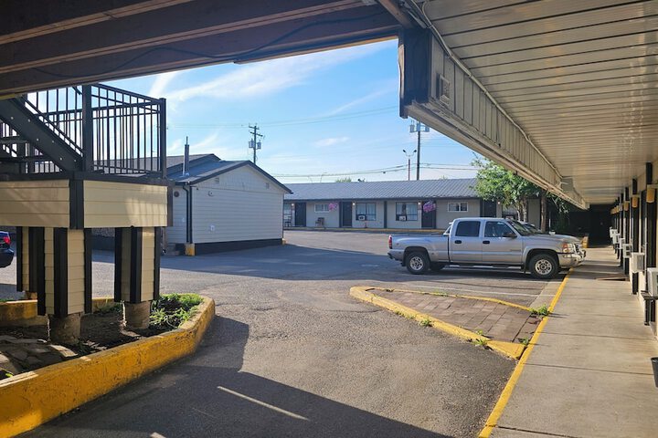 Camelot Court Motel