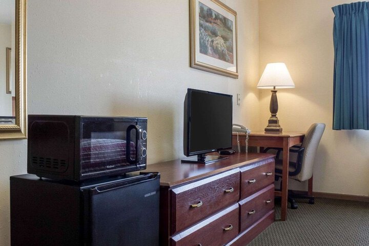 Rodeway Inn West Fargo Main Ave.