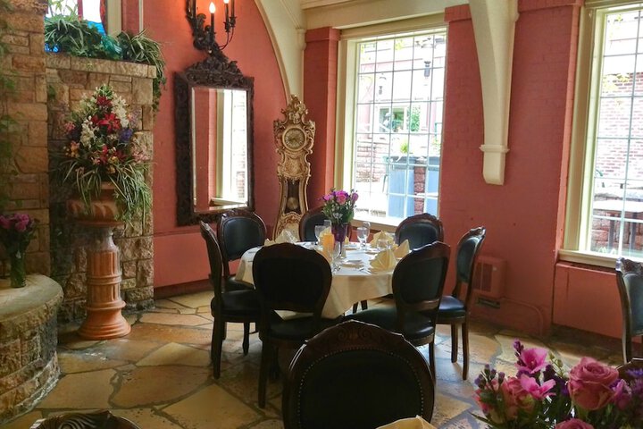Lowell Inn
