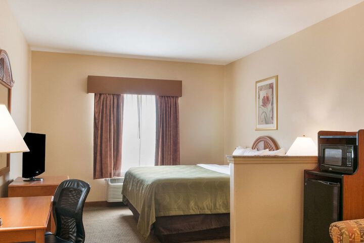 Room 32 of 40