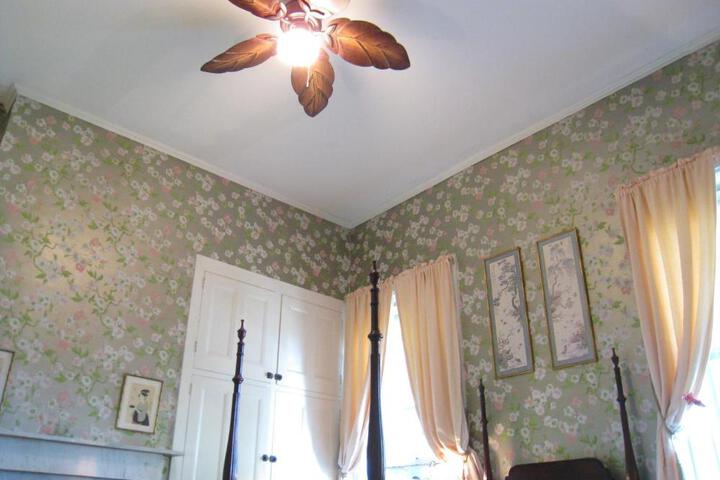 Allegheny Street Bed & Breakfast