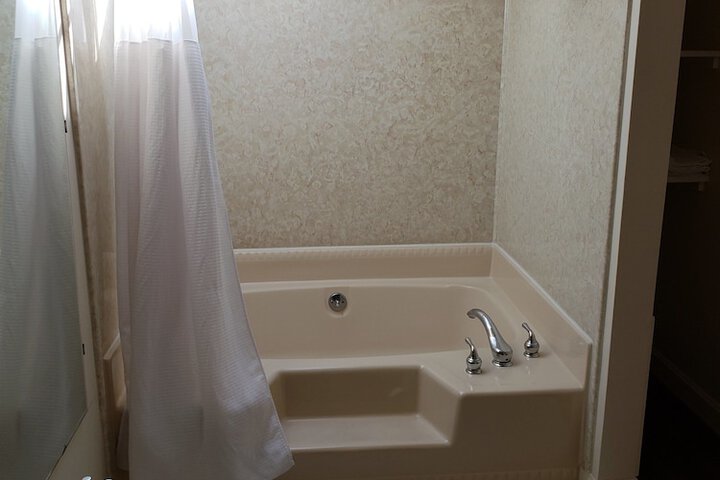 Room 46 of 112