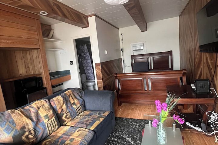 Caravan Motel