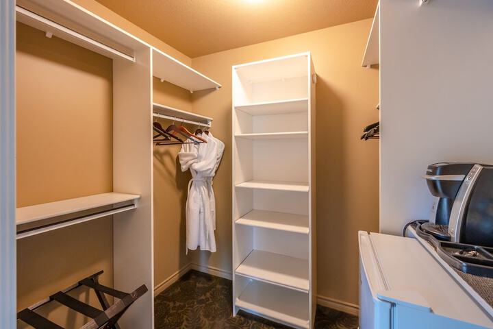 Room 13 of 38