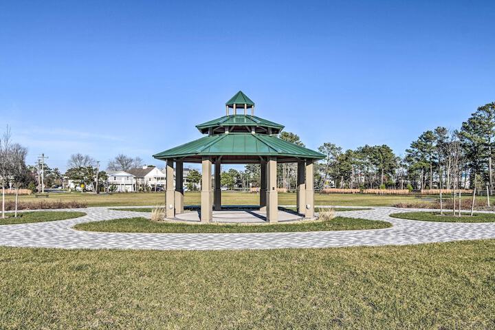 Townhome w / Outdoor Shower 1 Mile to Downtown