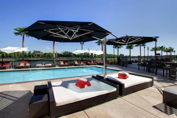 University Plaza Waterfront Hotel