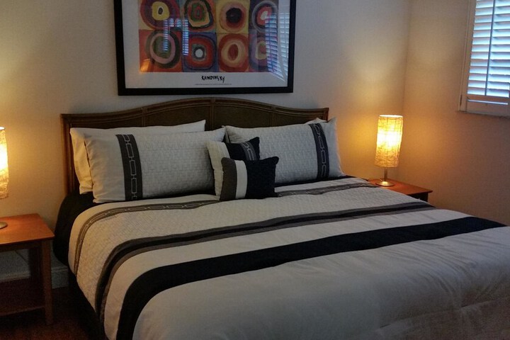 Room 8 of 12