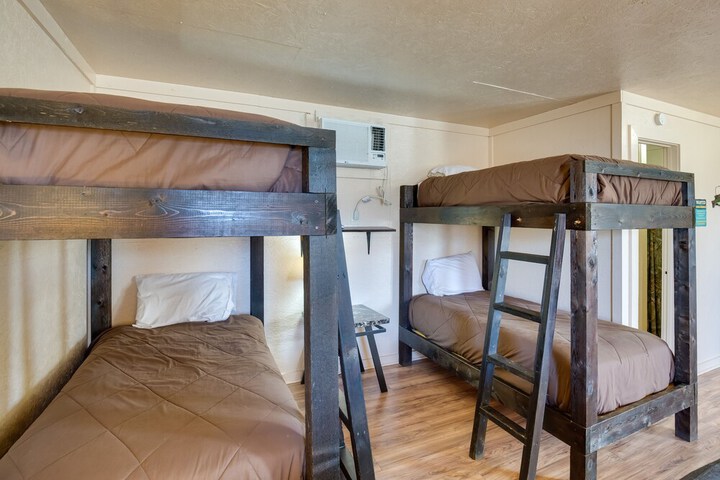 On-site Boat Ramp: Pet-friendly Kerens Studio!