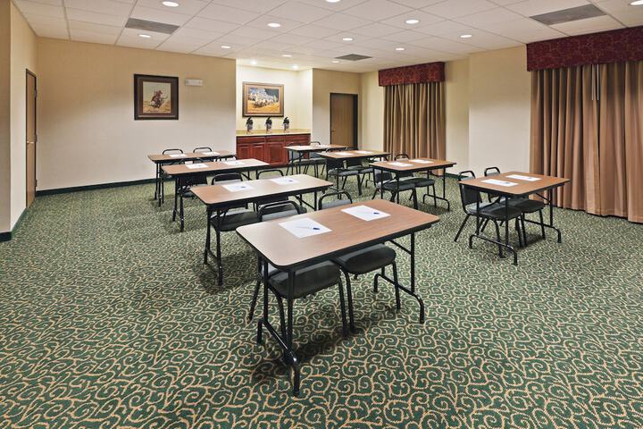 Holiday Inn Express & Suites by IHG