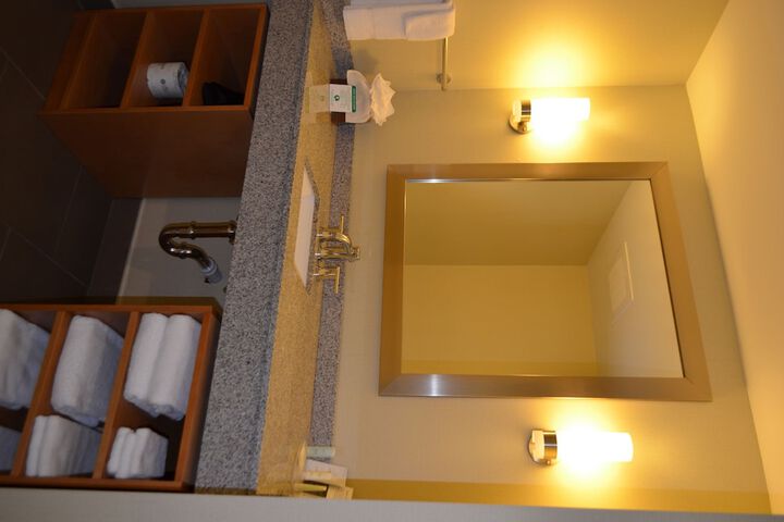 Room 33 of 91