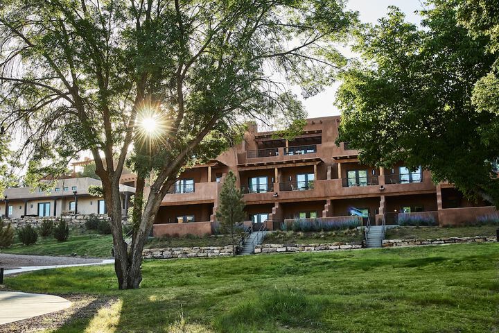 Bishops Lodge Auberge Collection