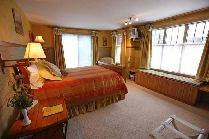 Room 8 of 13