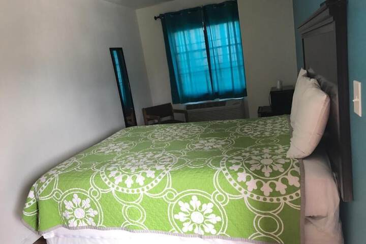 Room 9 of 18