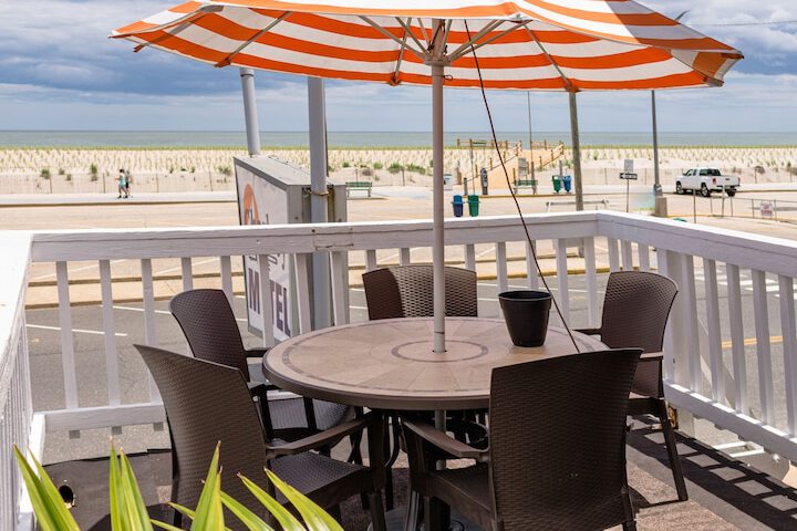 Sundeck 49 of 54