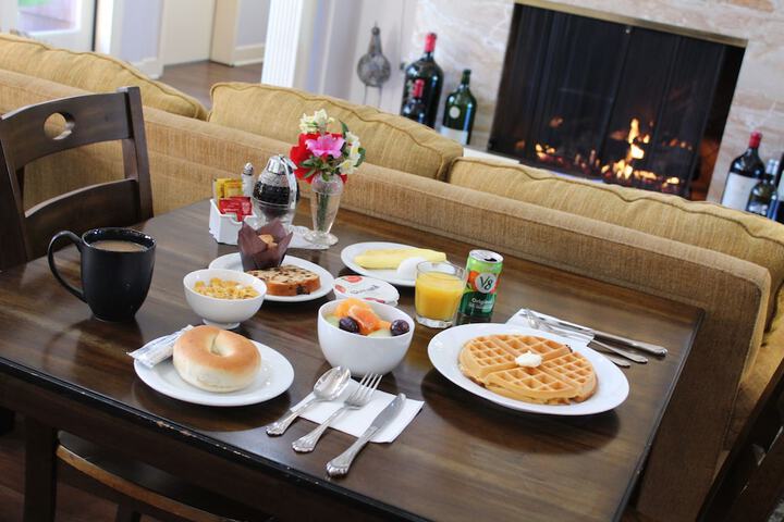Breakfast/Coffee Service 39 of 53