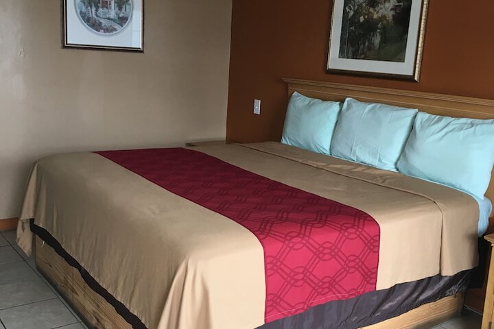 Room 11 of 20