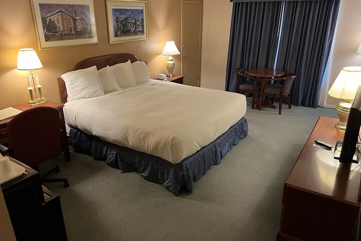 Room 14 of 26
