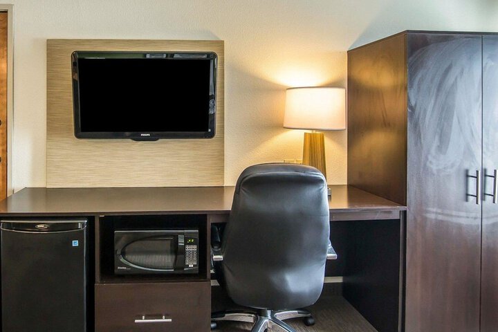 Room 13 of 33