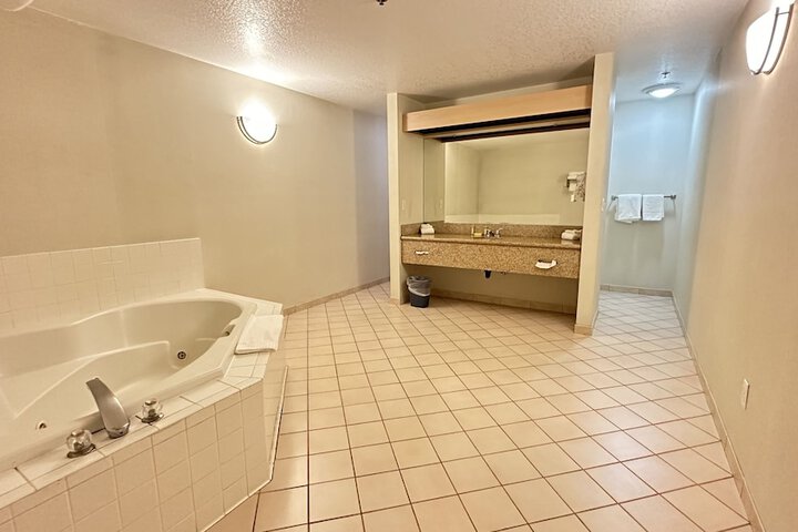 Timberland Inn & Suites