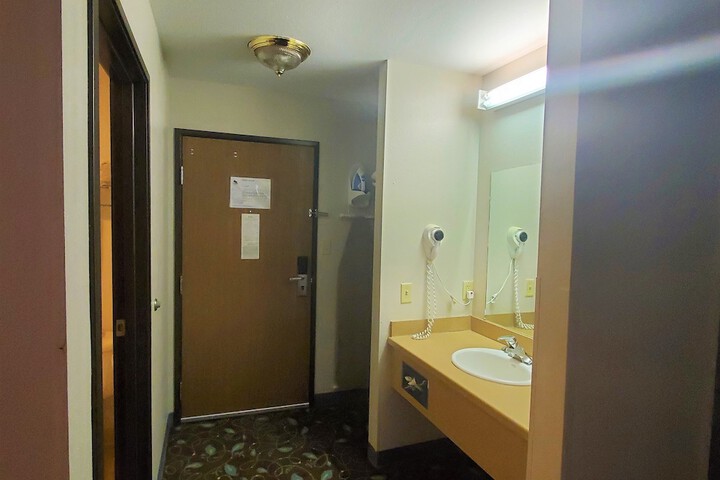 Room 23 of 32