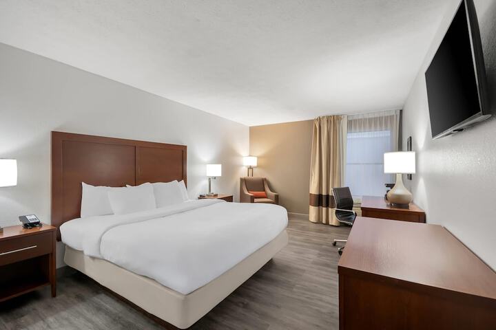 Comfort Inn & Suites Cincinnati Eastgate